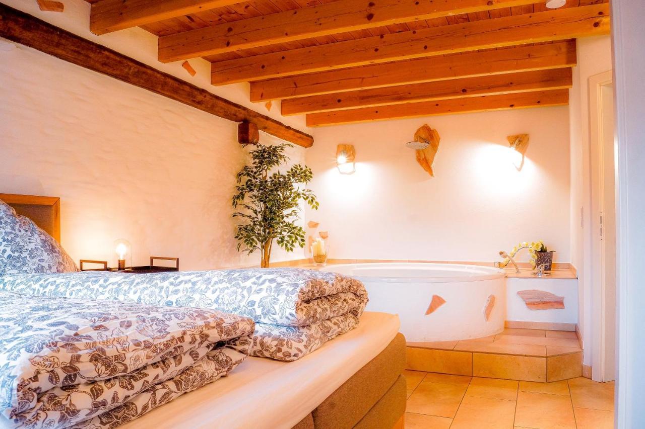 Besondere Ferienwohnung auf idyllischem Reiterhof nahe Burg Eltz Münstermaifeld Exterior foto